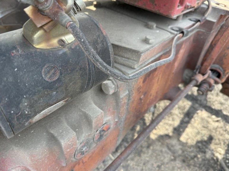 1953 CASE IH Super M Tractor - Image 4