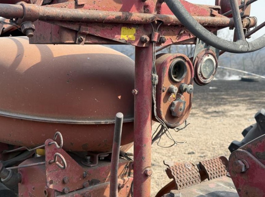 1953 CASE IH Super M Tractor - Image 6