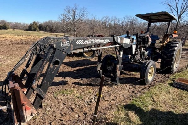 1985 Ford 5610 Tractor - Image 2
