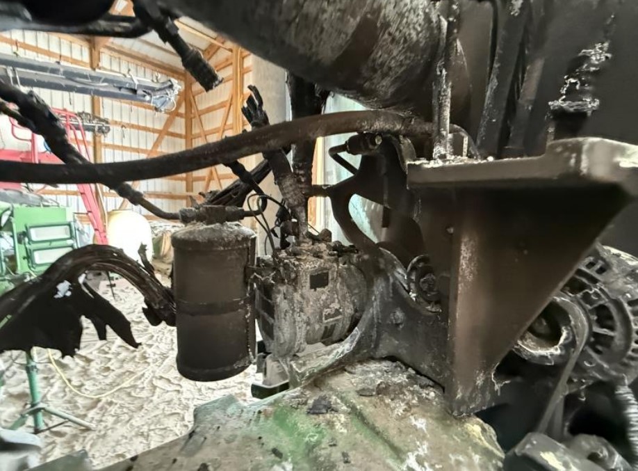 1996 John Deere 8400 Tractor - Image 11