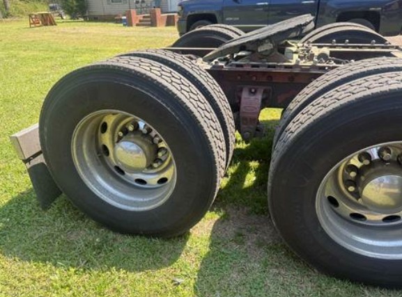 1999 Peterbilt 379 - Image 11