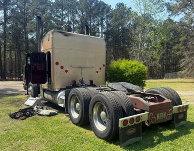 1999 Peterbilt 379 - Image 4