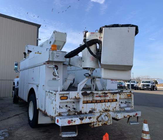 2000 GMC C7500 Boom Truck - Image 9