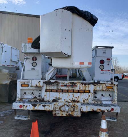 2000 GMC C7500 Boom Truck - Image 3