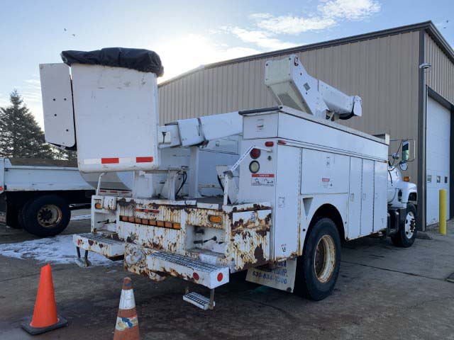 2000 GMC C7500 Boom Truck - Image 4