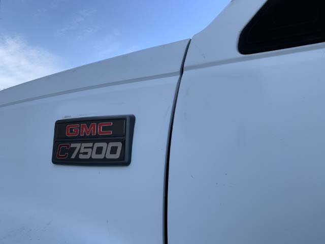 2000 GMC C7500 Boom Truck - Image 5