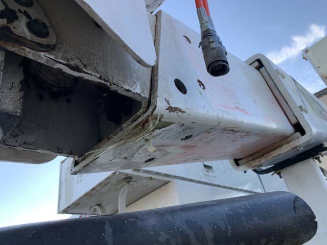 2000 GMC C7500 Boom Truck - Image 8