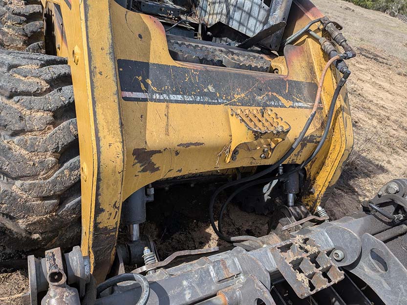 2001 Caterpillar 236 Skid Steer - Image 2