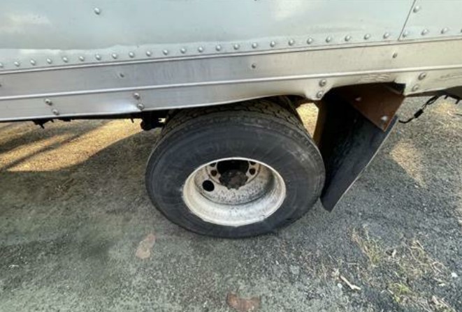 2003 International 4300 Box Truck - Image 11