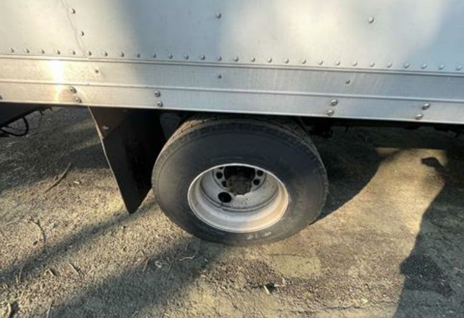 2003 International 4300 Box Truck - Image 12