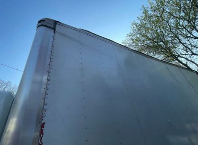 2003 International 4300 Box Truck - Image 18