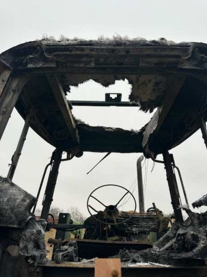 2004 John Deere 6415 Tractor - Image 8