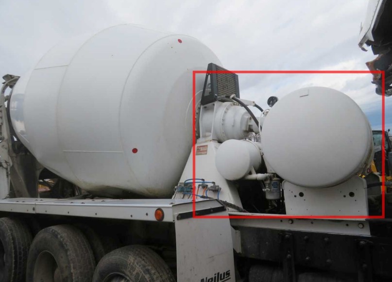 2004 Kenworth W900 - Image 10