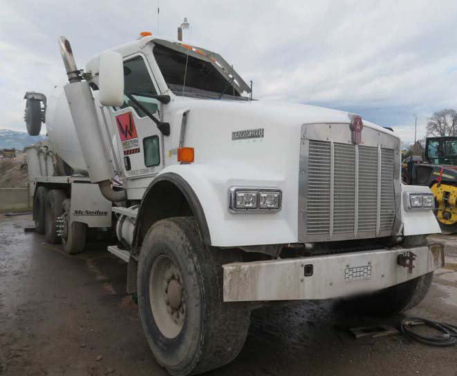 2004 Kenworth W900 - Image 11