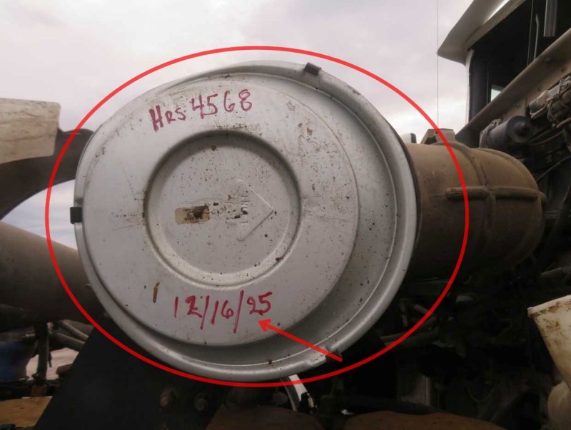 2004 Kenworth W900 - Image 13