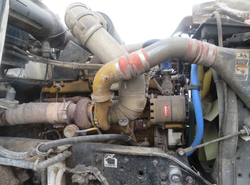 2004 Kenworth W900 - Image 15