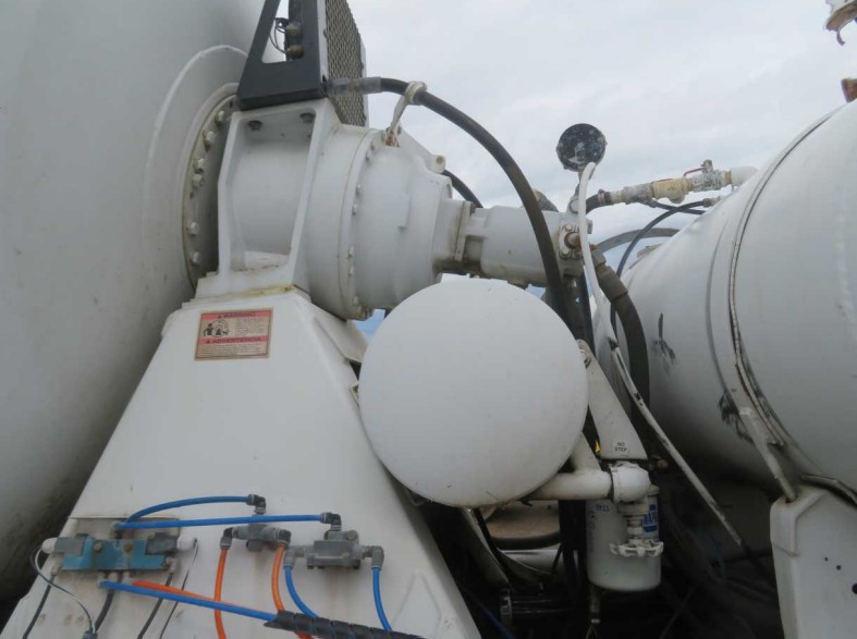 2004 Kenworth W900 - Image 16