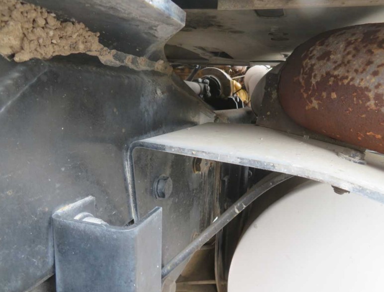 2004 Kenworth W900 - Image 17