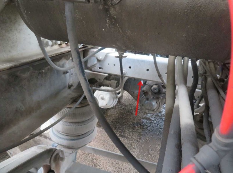 2004 Kenworth W900 - Image 28