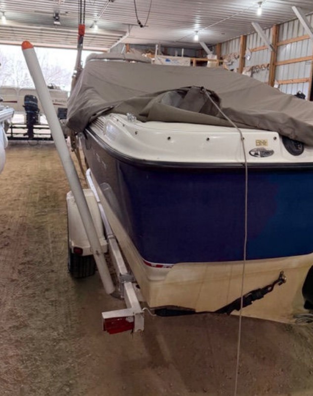 2005 Bayliner 215 Bowrider - Image 2