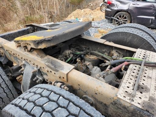 2005 Freightliner CST120 - Image 20