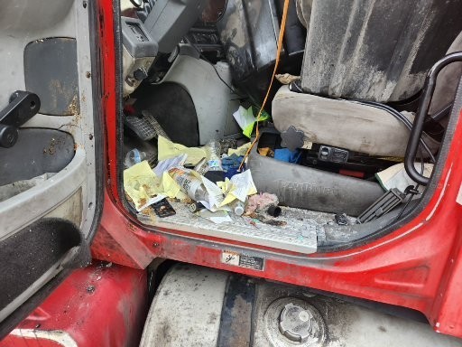 2005 Freightliner CST120 - Image 27