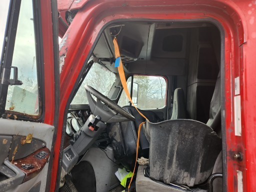 2005 Freightliner CST120 - Image 28