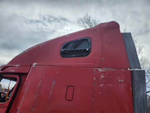 2005 Freightliner CST120 - Image 4