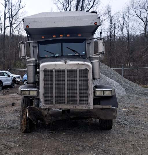 2005 Peterbilt 357 - Image 2