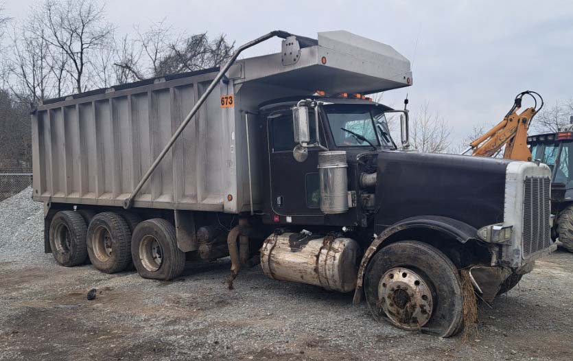 2005 Peterbilt 357 - Image 3