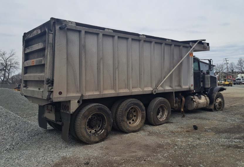 2005 Peterbilt 357 - Image 4