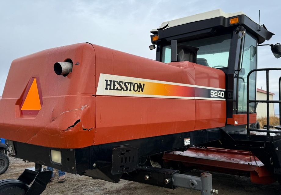 2006 Hesston 9240 Swather - Image 3