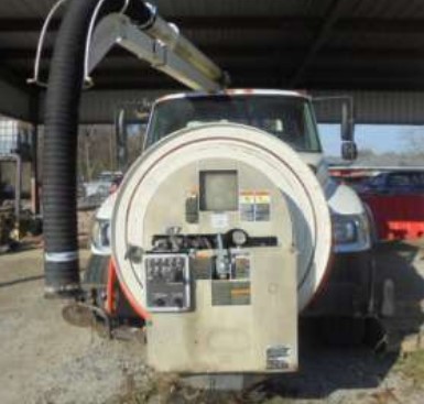 2007 International 7400 Vacuum Truck - Image 3