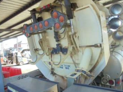 2007 International 7400 Vacuum Truck - Image 5