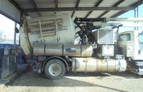 2007 International 7400 Vacuum Truck - Image 6