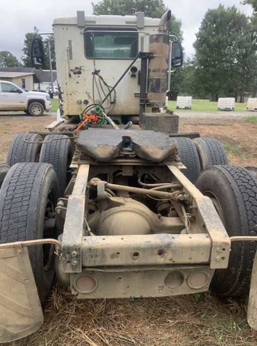 2007 International 9400 - Image 2