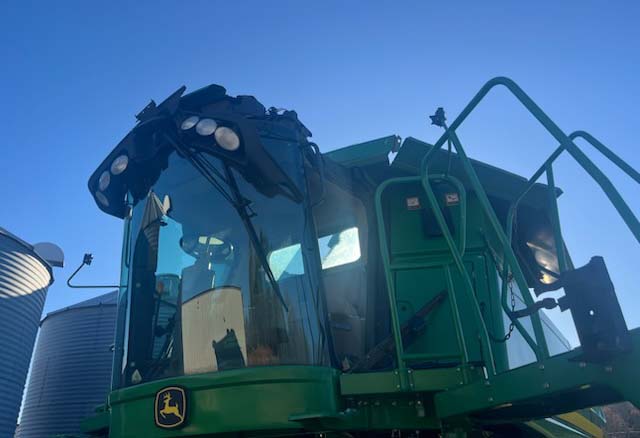 2007 John Deere 9860 STS Combine - Image 2