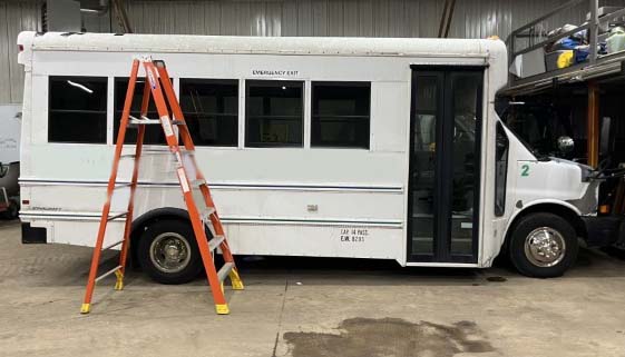 2010 Chevrolet Express 3500 Commercial Cutaway Bus - Image 3