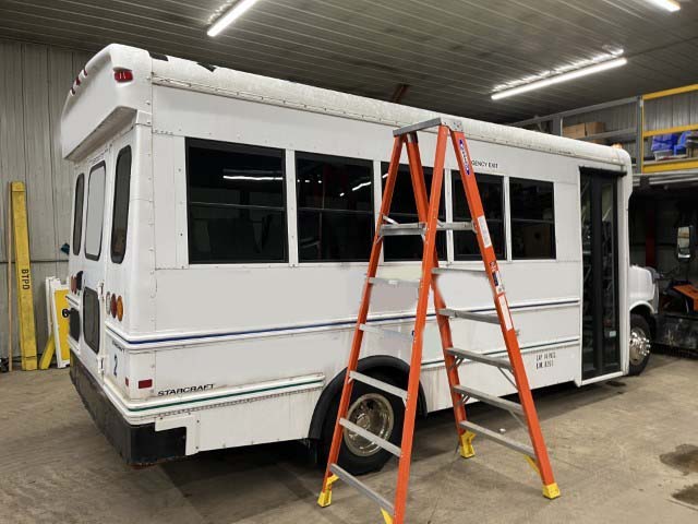 2010 Chevrolet Express 3500 Commercial Cutaway Bus - Image 4