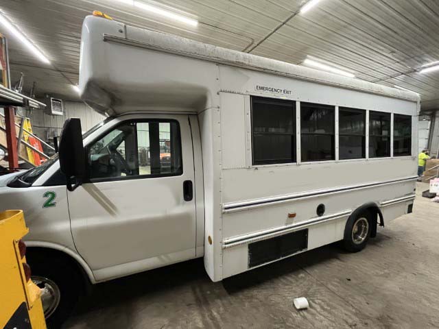 2010 Chevrolet Express 3500 Commercial Cutaway Bus - Image 8