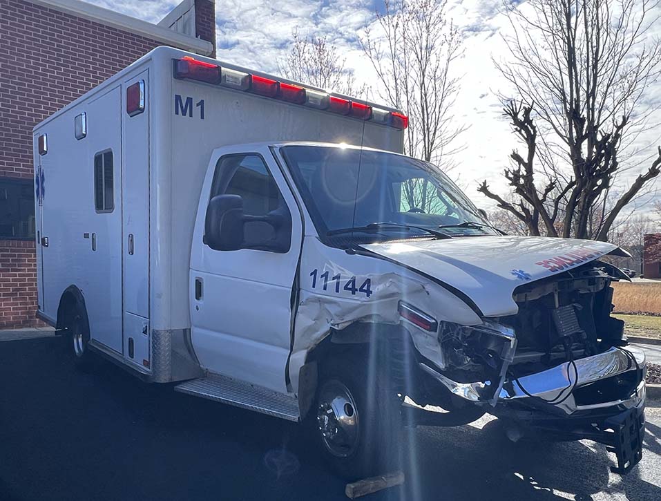 2011 Ford E-350 Ambulance - Image 2