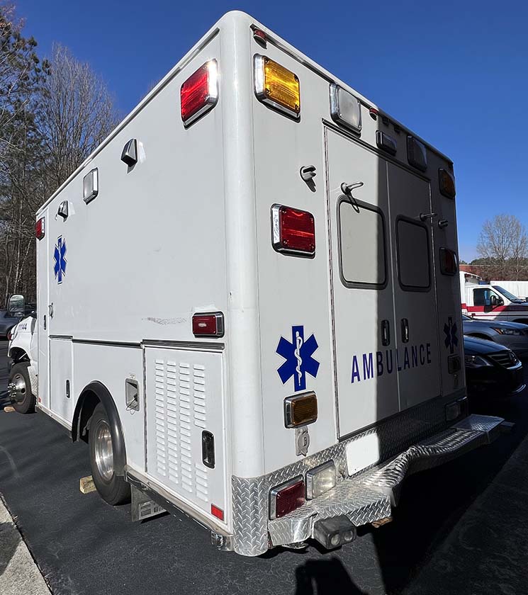 2011 Ford E-350 Ambulance - Image 4