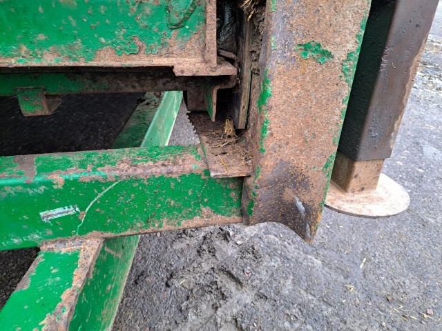 2011 Pik Rite Hydra-Ram 790 VB Manure Spreader - Image 8