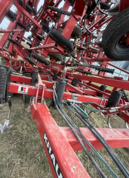 2012 Kuhn Krause 5635-50 Field Cultivator - Image 11
