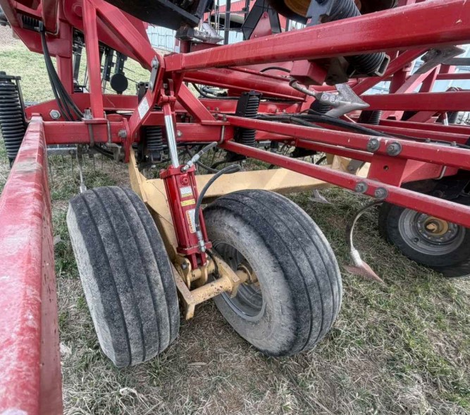 2012 Kuhn Krause 5635-50 Field Cultivator - Image 12