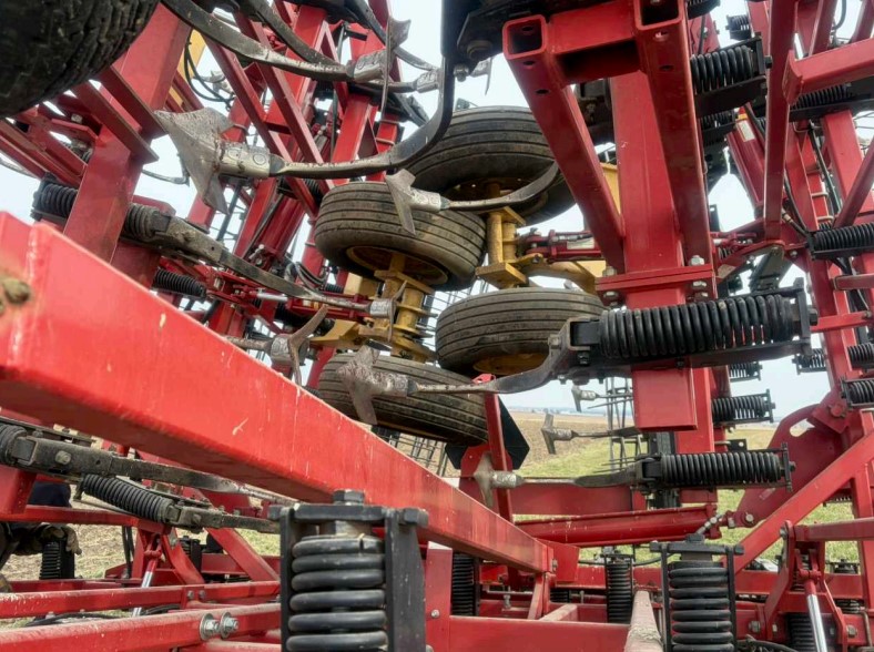 2012 Kuhn Krause 5635-50 Field Cultivator - Image 13