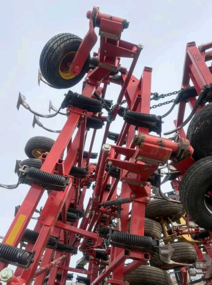 2012 Kuhn Krause 5635-50 Field Cultivator - Image 16