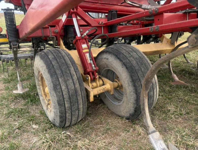 2012 Kuhn Krause 5635-50 Field Cultivator - Image 17