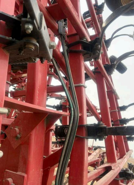2012 Kuhn Krause 5635-50 Field Cultivator - Image 18