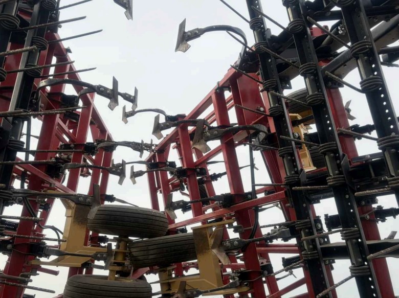 2012 Kuhn Krause 5635-50 Field Cultivator - Image 19